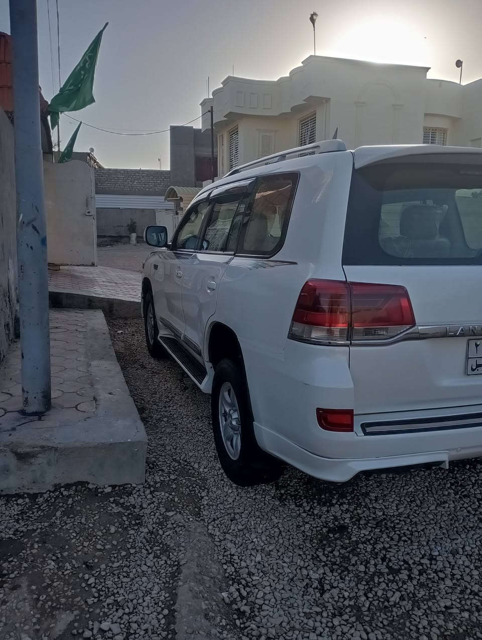 السلام عليكم لاندكروز 2013 محدث 2021للبيع سياره اصل درع ومشيول التصفيح باقي فقط بل بيبان رقم اربيل بسم شركه صبغ حزام بدون ضرر شرط السونار مكينه كاز معلومات اكثر اتصل وخادمك  *********** علمن غير متواجد نت مكان حله ابو غرق السعر 210وبيها مجال
