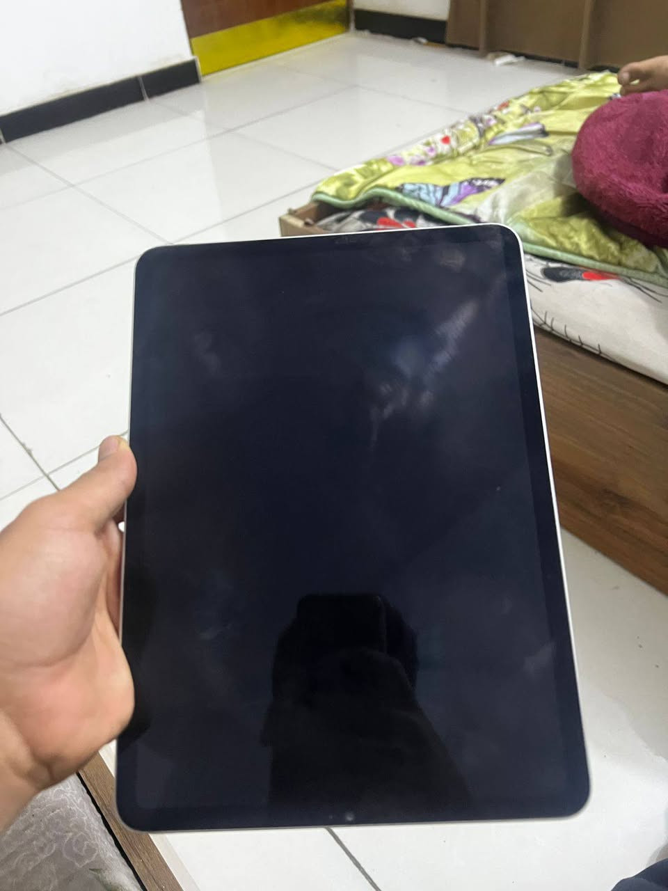 سلام عليكم ايباد مني 6 ذاكرته 64  السعر 335وبي مجال قليل 
وعندي ايباد m1 بطاريته 86 امبدل شاشه اصليه سعره 500 وبي مجال قليل بغداد مدينه الصدر
***********
