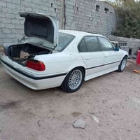 كاسحه موديل 97 ....للبيع ...فقط  ..السيارة اشتغلتها هيكل بس العازل صار...