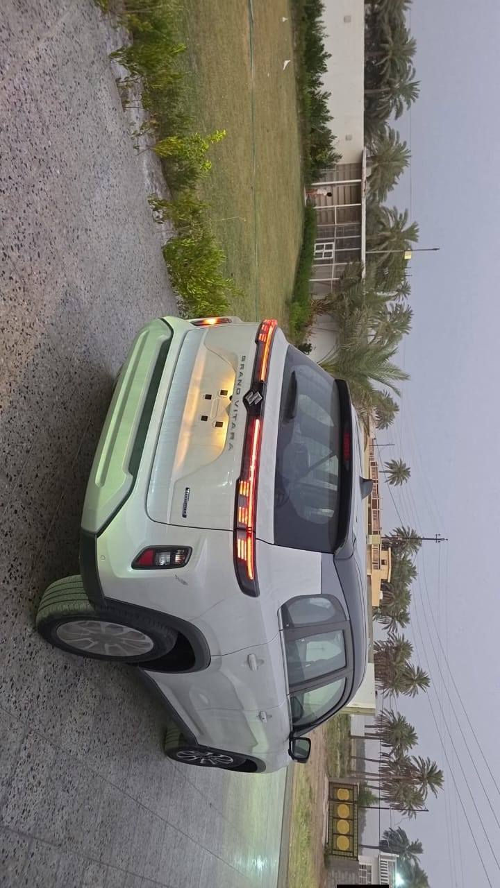 السلام عليكم سيارة كراند فيتارا للبيع فول مواصفات دفع رباعي استلمتها أقساط مصرف ابيعها نقد ***********
مكاني بغداد 
السعر ١٩ بيها مجال  مليون
