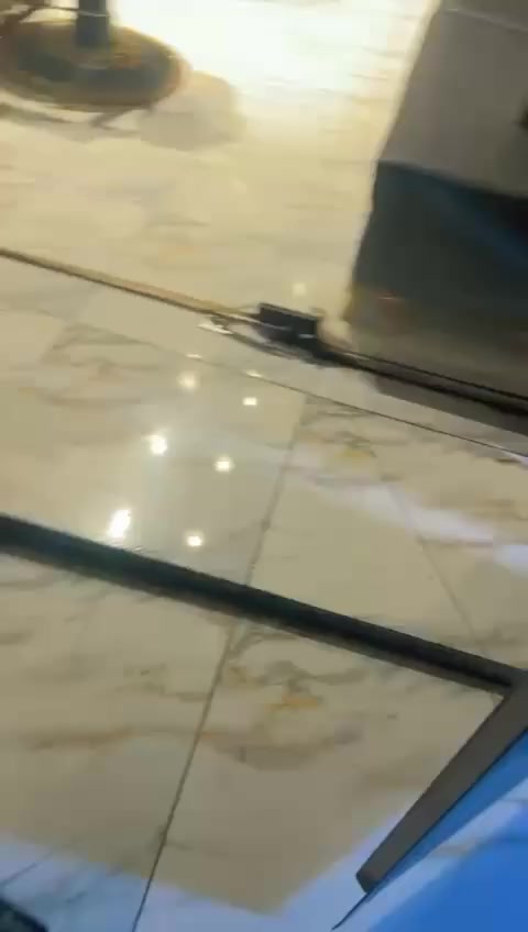 السلام عليكم محل حلاقة في شارع فلسطين معروض للبيع مع جميع اغراضه لعدم التفرغ للاستفسار ***********
