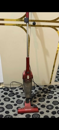 مكنسة كهربائية • نظيفه • شغاله