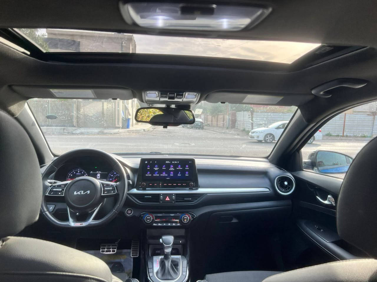 بسعر 138.  هاتف ***********
سلام عليكم فورتي مديل 24 جيتي لاين دخول جديد منفيس ابسمي مواصفات مكينه 2000 دووش فتحه بصمه ترحيب ابوب تشغيل عن بعد اشاير بل مري لدات أمامي خلفي فول رادارات ثلاث وضعيات قياده ويل كروم17 وبقيه المواصفات المتعارفه ماشيه 12 mi السياره حيل جديده وترايها على وضع الشركه بيه صبغ ثلاث قطّع بدون دواخل وصورها مرفقه
