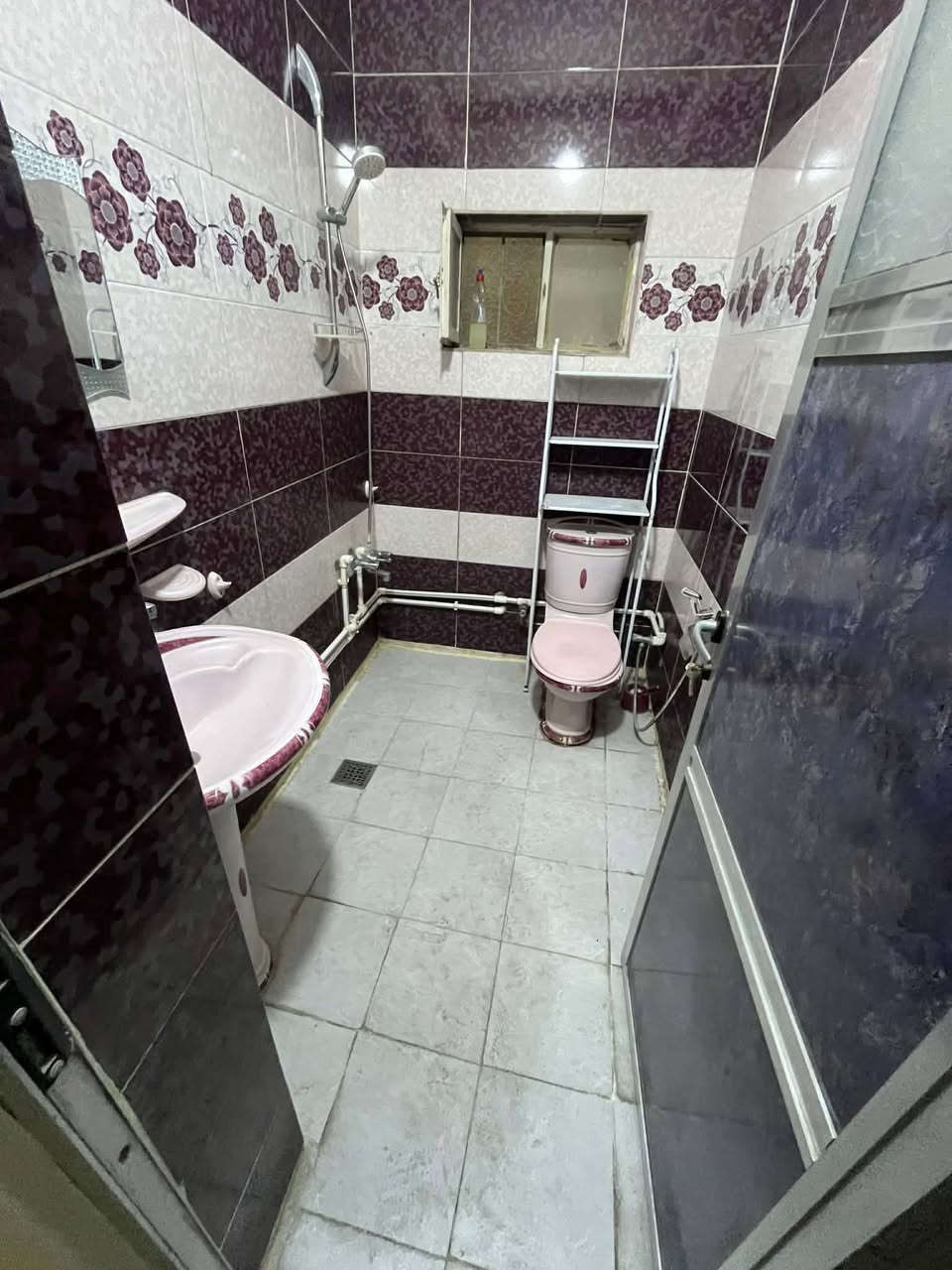 المنصور حي العربي دار للإيجار مساحة ١٠٠ متر 

(كراج سيارة - صالة - مطبخ - ٣ غرف نوم - صحيات عدد ٢ )

للعوائل فقط - يوجد مكان للسيارة 

موقع مميز جدا 

يوجد فديو تصوير للبيت واتساب 

للاستفسار اكثر اتصال + واتساب :

***********
