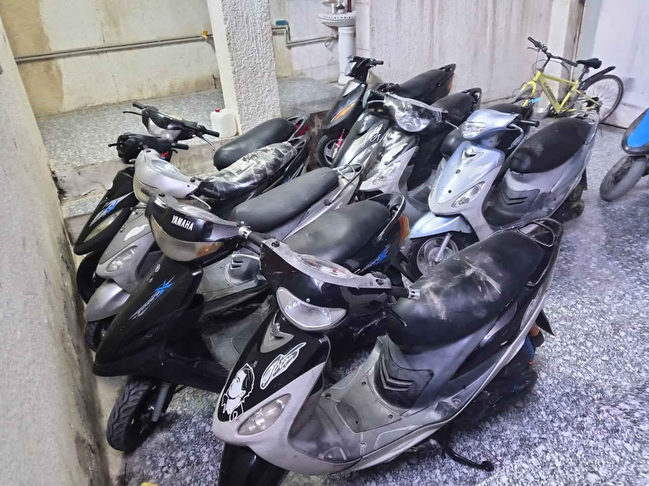 السلام عليكم دراجات للبيع ابيع شلعه أو مفرد كلمن وسعره الاسعار من 550 إلى 750 اوراق  المكان حي المعلمين الجديد ***********
