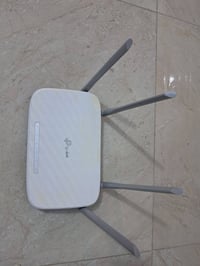 راوتر فقط وكامل مع ملحقاته من نوع تبلنك C50 مستخدم ولكن  مابي اي خلل ا...