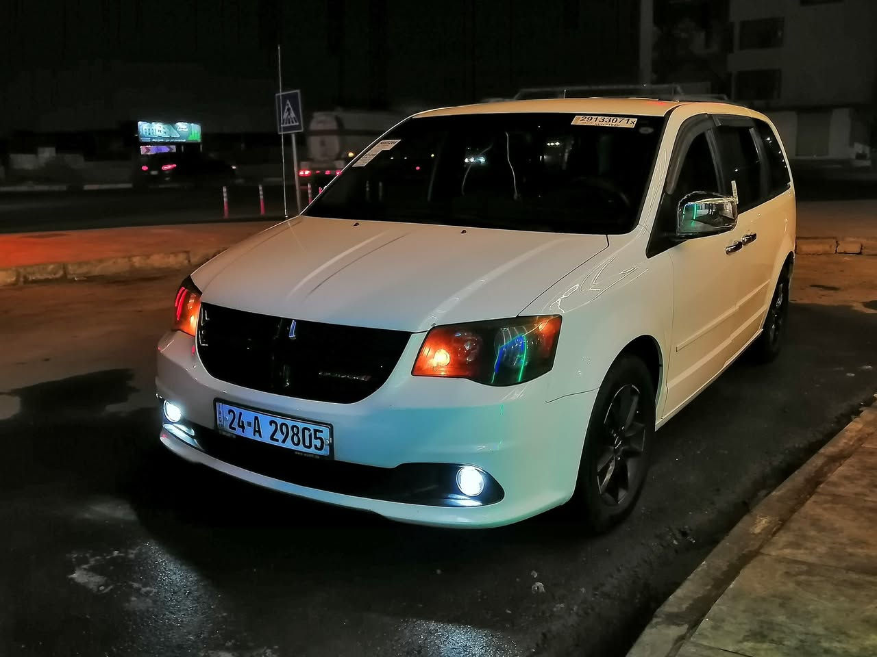 للبيع دوج كرفان ٢٠١٤ RT فول مواصفات تخم تاير حجم ١٧ وبل كب اسود باتري جديد محرك وكير جدد مال كصه ٢٠١٩ تبريد ثلج حماوه نص بعز الصيف مروحه اضافيه داخل اسود ملكي كشنات منفصله جلد تدفئه بل كشنات ولستيرن بردات بلاديه فرس بل سقف فرس ارضى مع نشره بلديه تحكم ستيرن جهتين تدفئه وبل مري تبريد بيانو منضومه زنون شاشه عطلات كتلوك الشركه بعده بيها رقم دهوك جديد بسمي شرط التحويل ضررها الباب وره السياق طخه بصيطه سونار بيها بوب كهرباء صندوق كهرباء تشغيل عن بعد
السياره بيها منضومة غاز 
السعر ١٥٨ 
العنوان بغداد الاعضمية 
***********
