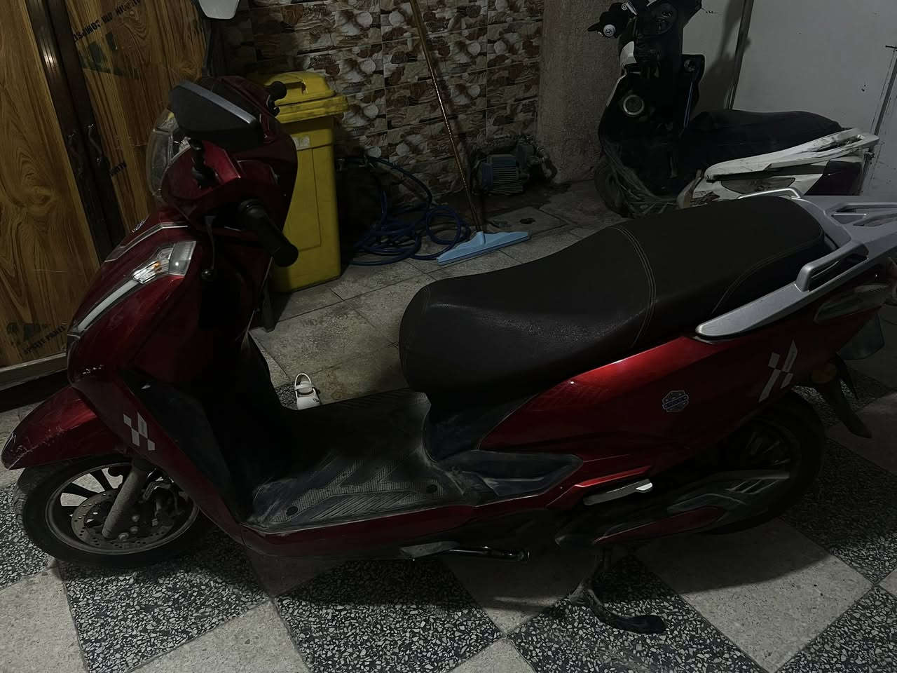 سلام عليكم دراجة شحن فول مواصفات 6 بطاريات مسطرة 
دراجة خير من الله استعمال 5 اشهر دراجة كلش نضيفة 
مابيها اي نقص 4 نمر سرعة 100 حقيقي تقرة 110 حقيقي 100 مكاني بغذاد الحرية الثانية السعر 750 وبيها مجال ***********
