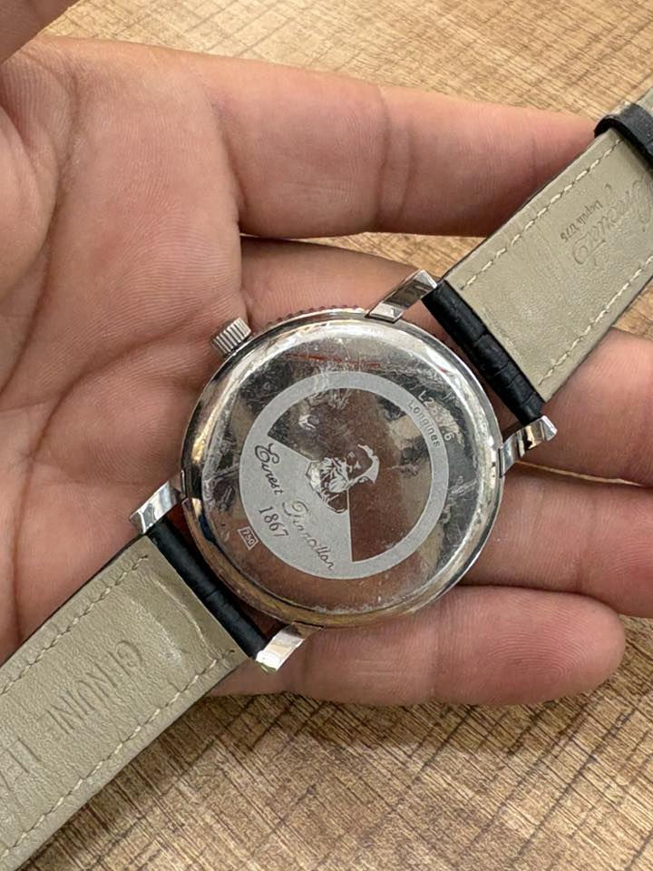 لونجين منفذ شهري يومي قطر ٤٠ سير جلد غير مستخدم
السعر ( ٣٠  ) الف شاري تفضل خاص يوجد توصيل


**إذا كنت صاحب هذا الإعلان وتريد حذفه لأي سبب، رجاءا أرسل رسالة إلى الدعم الفني**