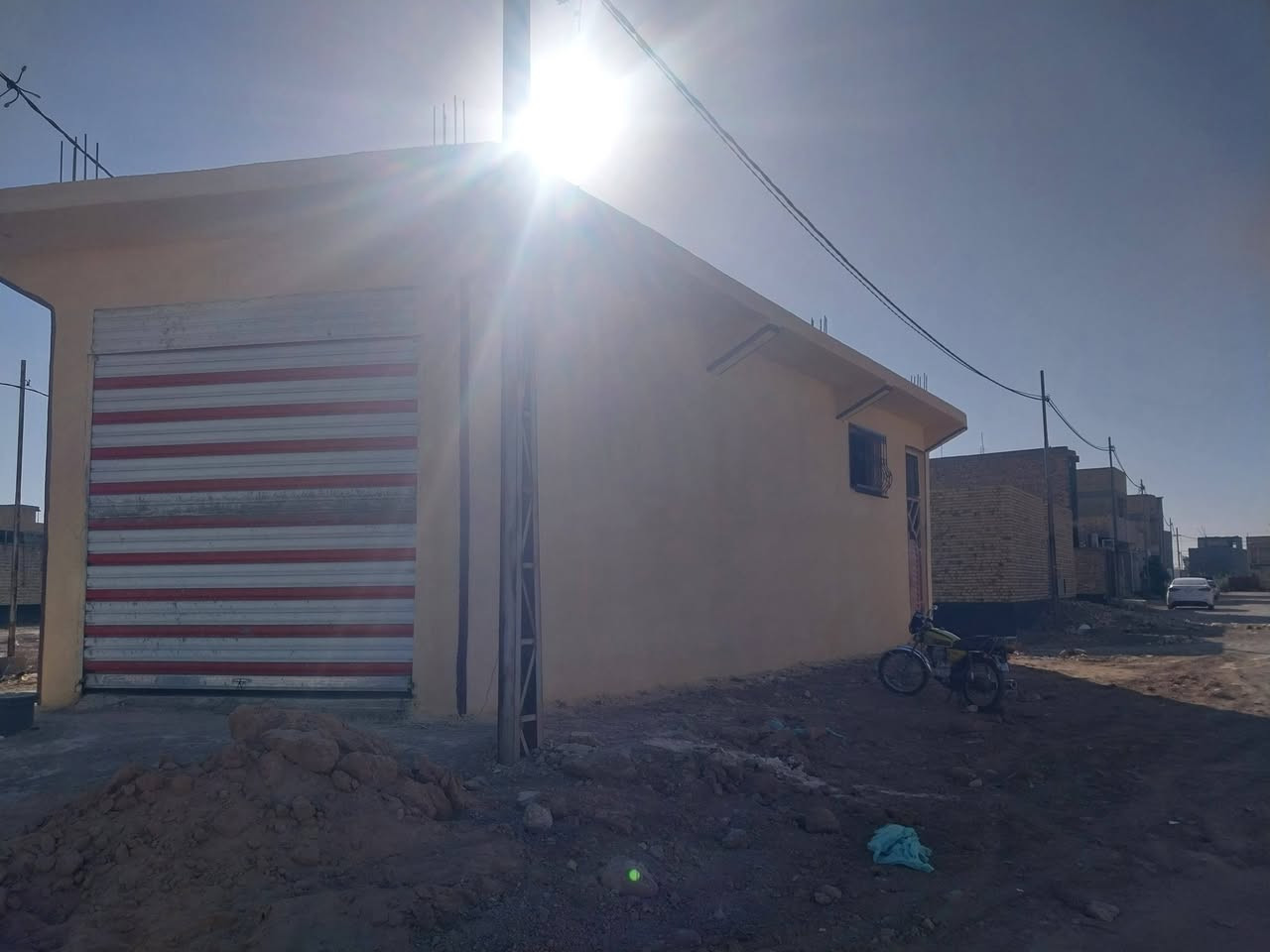 قاعه مخططه مشتمل م ١٠٠م
عل ٣شوارع ركن 
كوت الجديده جمعيه العمال 
***********
