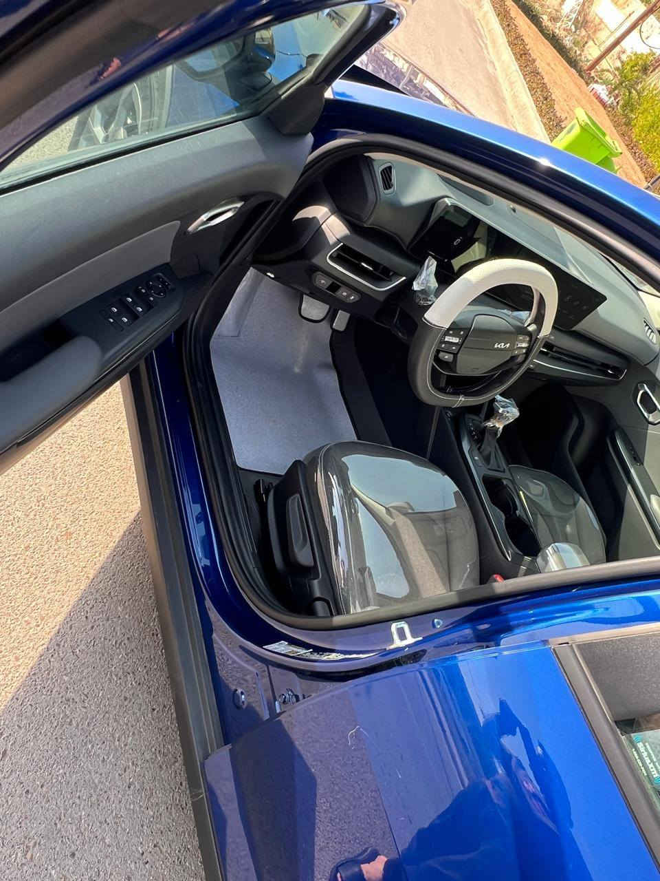 سلام عليكم للبيع كي 4 وارد أمريكي موديل 2025 مواصفات معروفة ميحتاج اذكرهن  دوشمة جديدة كاملة حادث بسيط بس بنيد مصلح بدون ايرباك بدون تبديل دعامية ولايتات بلاد كفالة عامة عدا البنيد السعر 182 وبيها مجال للطيبين مكان بغداد المنصور للإتصال ***********
