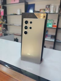 S24 الترا مستخدم نضافه 100℅ ذاكره 512 ضمان عين الفهد السعر مليون بغداد...