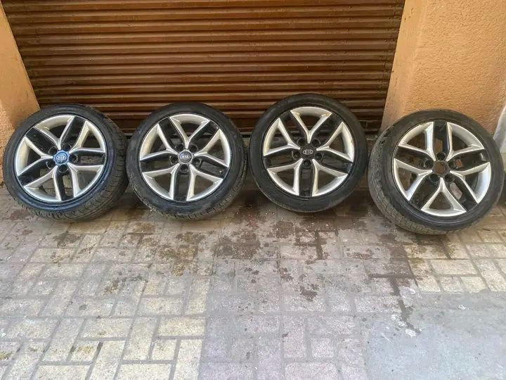 للبيع 4 جنوط كيا فورتي وكوبيه الاصلي مقاس 16 
ابعاد 5\100 وارد السعودية 
مافيهمش الهوا حرفيا ولا فيهم اي لحامات سابقه 
ملحوظه / البيع بدون الكاوتش  
متاح بدلهم لو بشاشة أندرويد لسبورتاج


**إذا كنت صاحب هذا الإعلان وتريد حذفه لأي سبب، رجاءا أرسل رسالة إلى الدعم الفني**