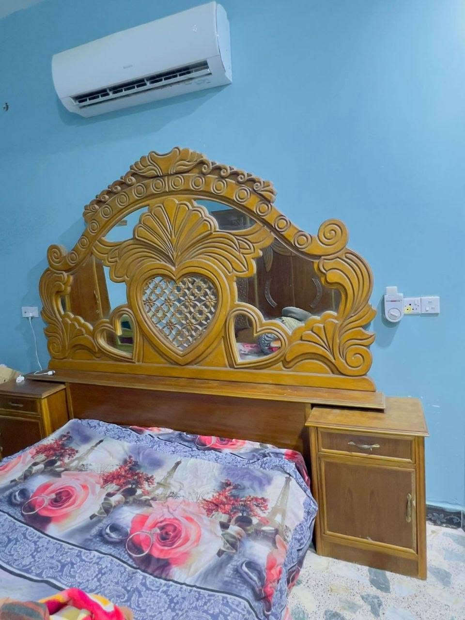 السلام عليكم غرفة كاملة مع جميع ملحقاتها بسعر 500الف وبيه مجال الي يريد يستفسر عن الغرفة الاتصال على الرقم *********** المكان الخاچية اقرب نقطة دالة مفروشات بيت شمران الفرع الاول مقابل مركز طب الاسنان
