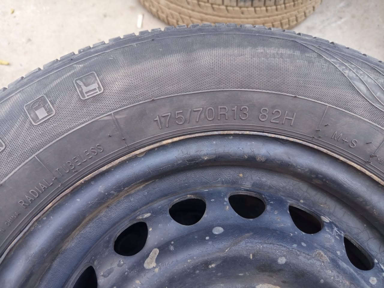 سلام عليكم ..
يتوفر تايرات سعر الواحد ١٥ الف الزوج ٢٥
عنواني بغداد حي القاهرة ***********
