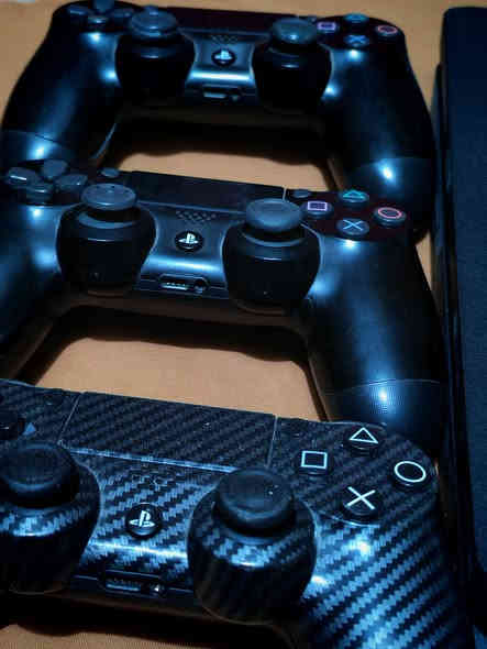 السلام عليكم
بلي فور سلم للبيع 
الملحقات: 3 جويستك 2 اصليات 1تجاري
كيبلات الجهاز 
الكارتون الداخلي فقط
اقراص2(بيس19+the last of us1)
النظام: 11.0.4 قابل للتهكير على القرص 
السعر 280وبي مجال
الرقم***********
المكان كربلاء
