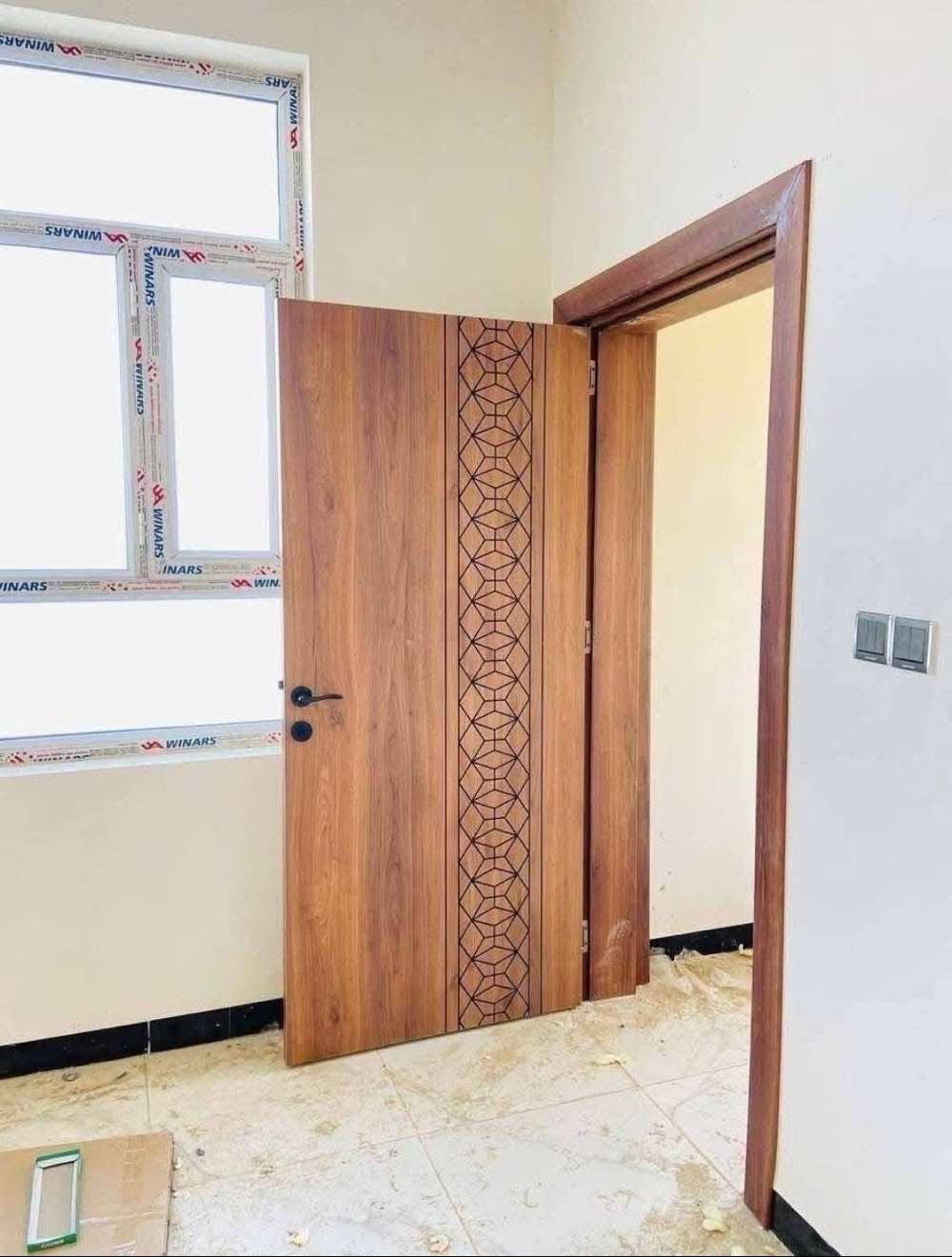 دار للبيع في مجمع الزهور في الكوفة (فلكة الملح) مساحة ١٦٠ متر مرحلة اولى جاهز للسكن، السعر من الشركة ١١٥ مليون، واصل ٢٦،٤٠٠ مليون، والمتبقي على المصرف العقاري، تطلوعه ١٢ مليون، قفل سعر نهائي

علماً أن رسوم المداور من الشركة على المشتري
للتواصل الاتصال على الرقم ***********
هل عندك تفاصيل عن حالة البيت الداخلي، مثل الصيانة أو أي مشاكل موجودة؟: 
جديد
كم عدد الطوابق في البيت اللي تعرضه للبيع؟: 
طابق ارضي وبيتونه
هل الموقع قريب من المواصلات العامة أو الأسواق؟: 
نعم
كم عدد غرف النوم والحمامات المتوفرة في البيت؟: 
٢
هل فيه إمكانية للتفاوض على السعر؟: 
كلا