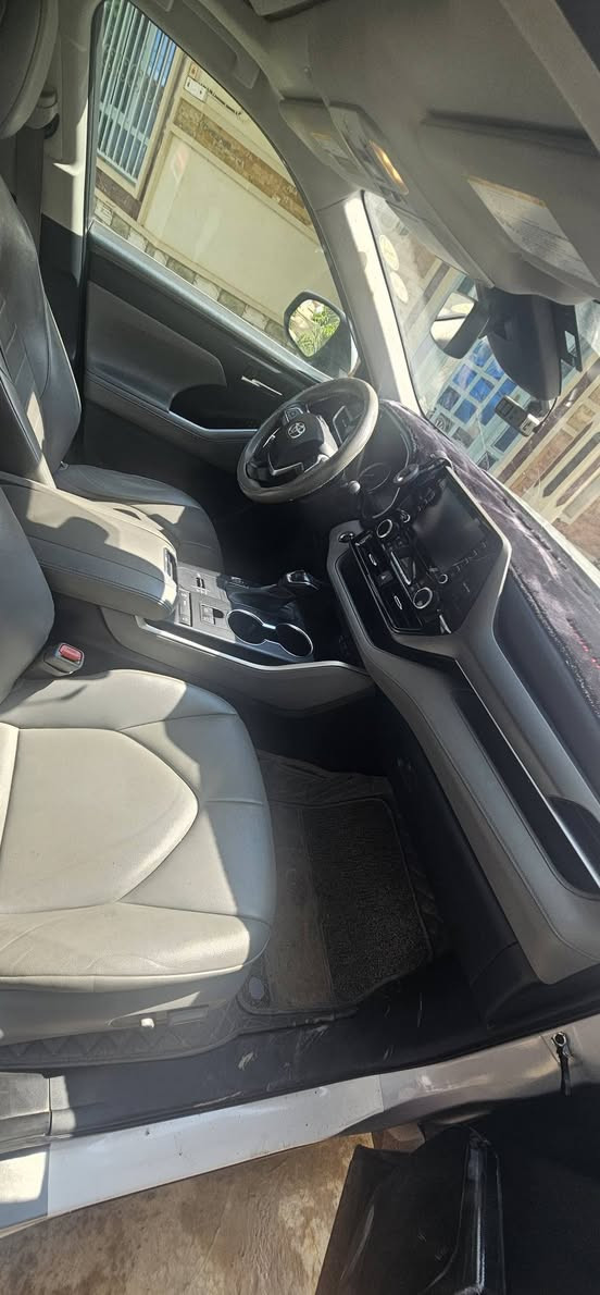 سلام عليكم هايلندر للبيع 22 فول مواصفات XLEمحرك 6سلندر كشانه في اي بي تحكم ستيرن قياده ذاتيه  نقطه عمياء  ردار جانبي  مانع تصادم  رقم بغداد دولي بسمي. حادثه جاملغ ايمن. وشويه براس البنيد  جنطه كهرباء تخم تايرات  اللون سلفر وبعد الهوايه مواصفات   السعر.285 وبيها  مجال   للاستفسار هاتف @***********
