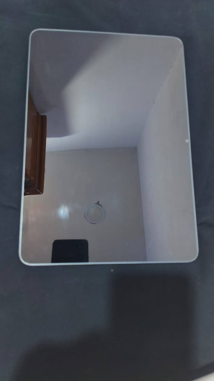 للبيع جهاز Xiaomi Pad 6S Pro، واحد من أقوى الآيبادات بالساحة حالياً! أداء خارق للجمينك، الدراسة، والتصميم وصناعة المحتوى.
للبيع جهاز Xiaomi Pad 6S Pro، واحد من أقوى الآيبادات بالساحة حالياً! أداء خارق للجمينج، الدراسة، والتصميم وصناعة المحتوى.
 أهم المواصفات:
الذاكرة الداخلية: 512 جيجابايت (تكفيك ألعاب، ملفات، ومسلسلات بدون ما تشيل هم).
الرام (الذاكرة العشوائية): 12 جيجابايت (سلاسة مطلقة بالتنقل بين التطبيقات والمهام الثقيلة).
المعالج: Snapdragon 8 Gen 2 (يشغل أقوى الألعاب مثل ببجي وغيره على أعلى إعدادات وأعلى فريمات وبدون أي تقطيع).
الشاشة: عملاقة وحجمها 12.4 إنش بدقة 3K وتردد 144Hz (ألوان خرافية وسلاسة فائقة باللمس).
الشحن والبطارية: بطارية ضخمة 10,000mAh وتدعم الشحن الخارق بسرعة 120 واط (ينشحن بفترة قياسية جداً!)..

مكاني بغداد العبيدي السعر 425 عرضتة بهذا السعر لان بي شوي عواج موضح بالصورة والجهاز يجي بدون ملحقات رقمي بي واتساب ***********
