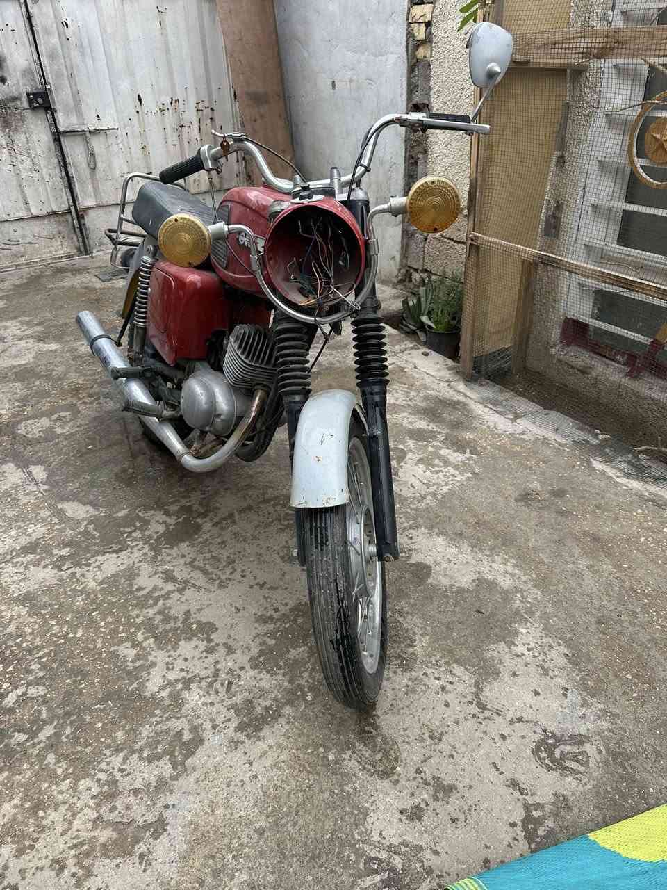 سلام عليكم  دراجات امزت للبيع وحده ٨١ وحده ١٥٠ دراجات سعرهن ثنينهن مليون وربع وبيهن مجال مكان كربلاء في حي العامل ستتساره ***********
