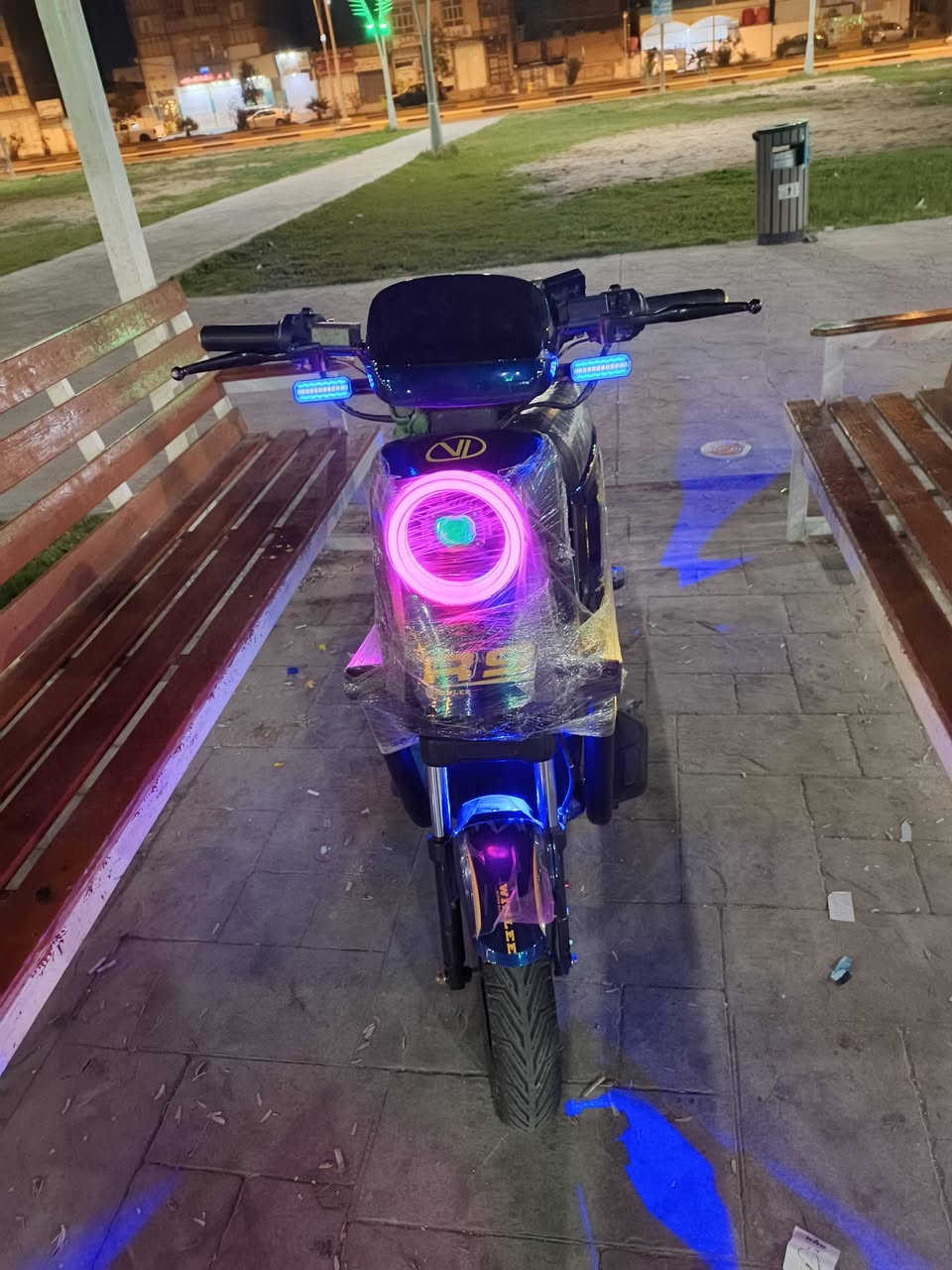 ار 9 موديل 2026 دراجه نضيفه حيل وكيل لونه مميز 5 بطاريات 23 امبير ملف 2000 الدراجه بعده جديده بطاريات جدد الدراجه (ماشيه فقط 2000 بعده جديده) اشايره انايره كهربائياته كله شغاله ودراجه رزنه وسريعه تجي وتشيكه سعره 450 نهايته تواصل ***********
