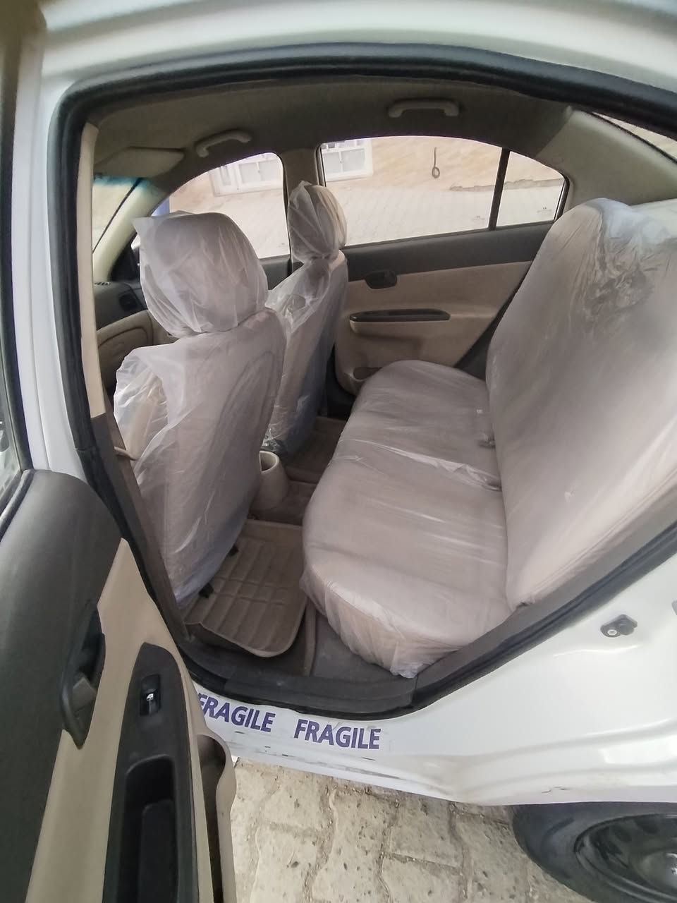 السلام عليكم اكسنت ٢٠١١ سياره جديده وحلوه مكينه ١٦٠٠ مكفوله بيه فقط بارد بلبنيد كما موضح بلفيديو ومكانت تكحيل كير مكينه حداديه جديد خير من الله السياره كلش حلوه السعر ٩٦ وبيه مجال قليل مكان السياره نجف حي الميلاد  للستفسار ***********
