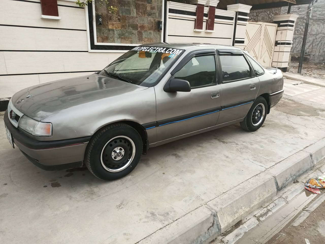 السلام عليكم اوبل فكترا موديل 91 رقم ديالى انكليزي سنويه 2029 حجم 18 مكينه جديده لا  صرف ولا تبخير كير عادي تخم تاير باتري جديد ارضيه كشنات مدوشمه كهربائيات كله شغاله سمكره وصبغ عام السعر 31 وبيها مجال ***********
***********
