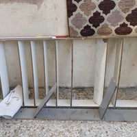 رفوف خشب • فاترينه • حي بتول