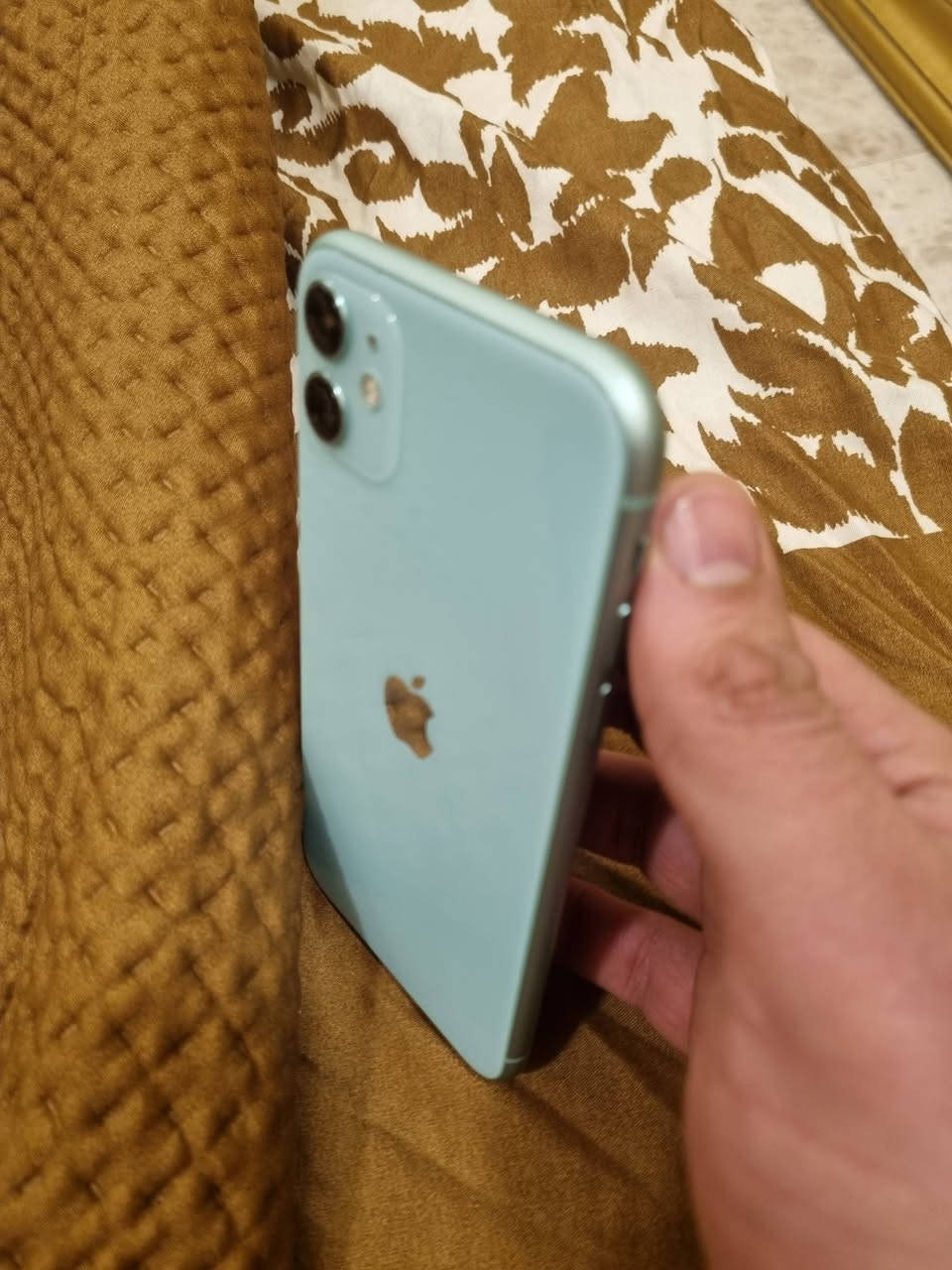 السلام عليكم ايفون ١١ عادي ذاكرة ١٢٨ الجهاز نضيف زلغ مابيه وتر بروف ما مفتوح شلع بطاريه 76
السعر ٢٥٠ الف 
عنوان بغداد الدوره    ***********
