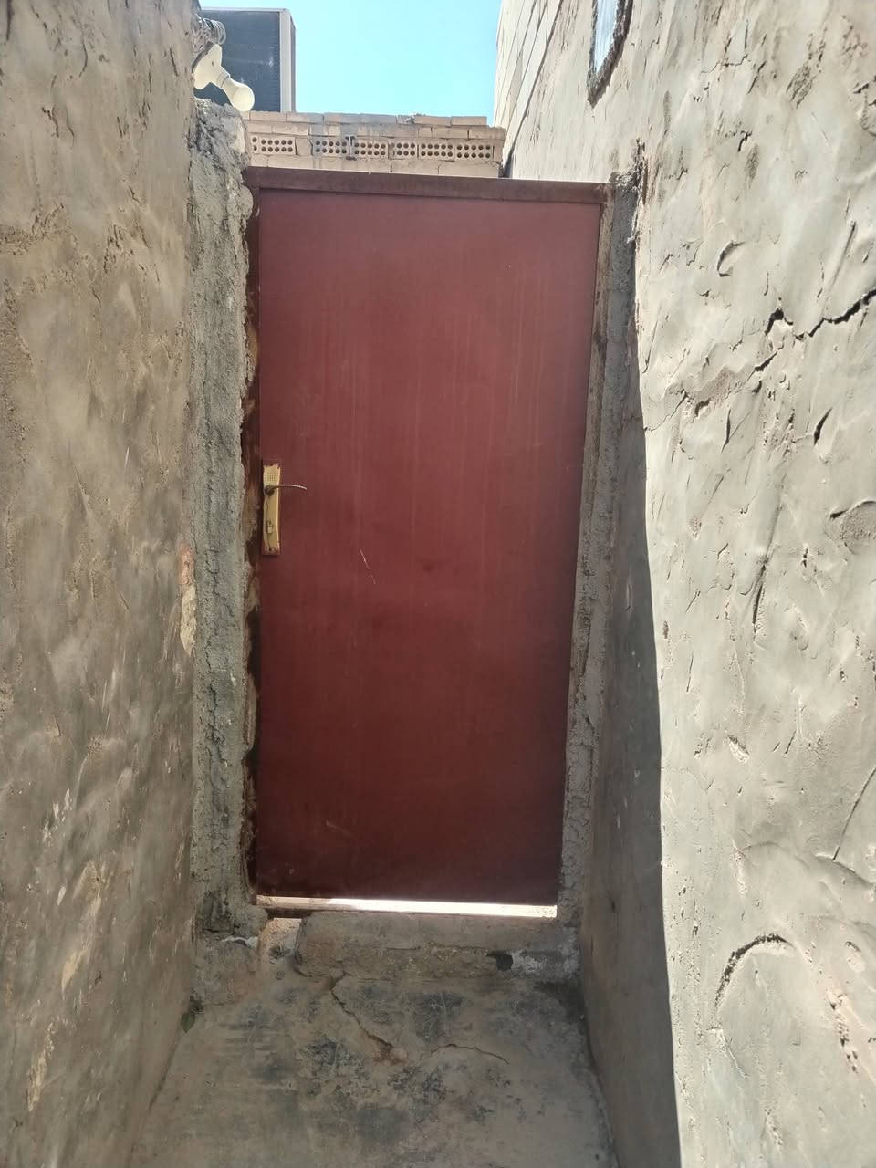 بيت طابو صرف للبيع
خلف مركز شرطة الحريه المساحه 100 متر كما موضح في الصور للاستفسار التواصل على الرقم ***********
