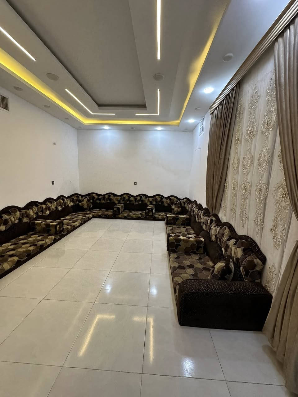 ديوان ارضي للبيع الحجي 16 متر للتواصل واتساب***********
