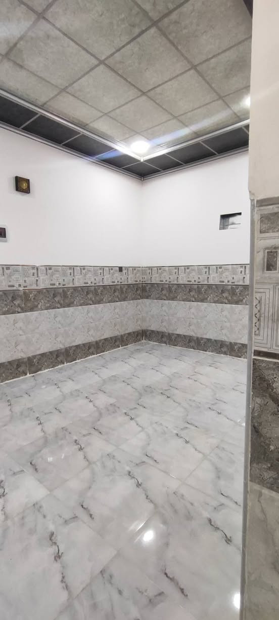 دار للبيع حي عدن طابقين سند ملك صرف طابو 
مساحة 100 متر 
بي 3 غرف نوم وهول وستقبال ومطبخ وصحيات 
الاستفسار انتصل عل أرقام 
***********
***********
موقع المكتب حي عدن شارع التنانير قرب صيدلية اليمامة مكتب قصر الريان للعقار
