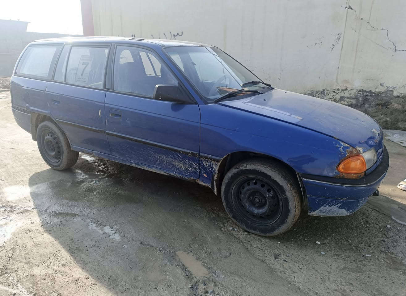 استرا
موديل 93 صبغ بس الدوير 
ستيرن بور محرك شرط 
السعر 34
رقم الموبايل 
***********
