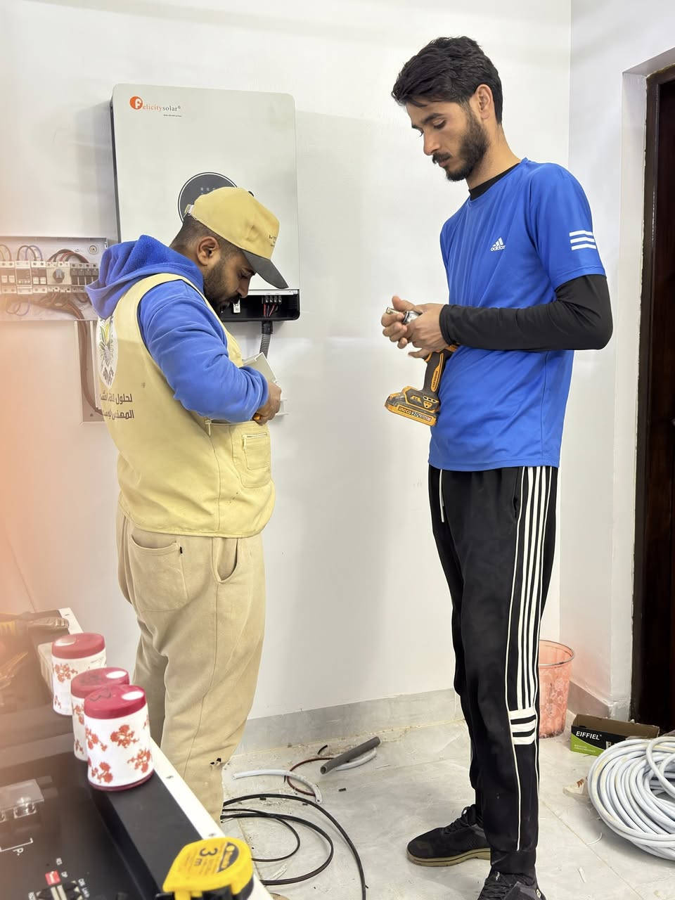 تم بحمد الله تعالى تنصيب منظومة طاقة شمسية☀️
☀️ من قبل كادر شركة #قوةالشمس Sunpower 🌞 في محافظة صلاح الدين قضاء الضلوعية بقدرة 30 امبير نهاري  30 ليلي للدكتور فرياد ضاري الجبوري 
علما" ان :
✅ضمان الألواح  15 سنة 
✅ضمان البطارية 🔋 5 سنوات (البطارية ليثيوم )
✅ضمان انفيرتر 5 سنة 
يوجد لدينا نظام النقد
ويوجد نظام أقساط 
تواصل معنا الآن واحجز مكانك في عالم الطاقة النظيفة.
مهندس باسم الحسن 
‭٠٧٨٢ ٤٩٥ ٢٤٨١‬
‭ ٧٧٦ ١٩٧ ٠٧٨٣‬
———————————-
استاذ ازور سعد النظيف 
‭٠٧٨٢ ٩٤٦ ١٢٢٤‬
‭٠٧٧١ ١٠١ ٩٨٦٣‬
قوة الشمسSunpower
المهندس باسم الحسن
بهاء العراقي
