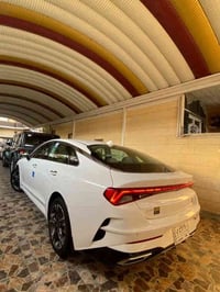 للبيع k5 موديل 2023 رقم بغداد بسمي  ماشيه 33 ميل  خليجي مكفولة كفالة ع...