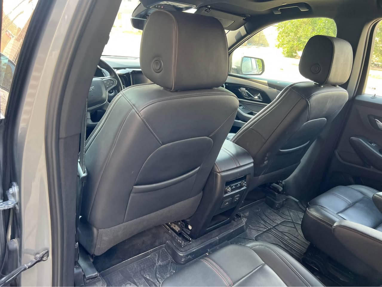 السلام عليكم 
ترفلس 23 فول مواصفات 
حادثها جاملغ وبنيد وبارد ب جاملغ لأخ وبيه باب خلف سائق كلير من امريكا رقم بغداد بسمي 
السعر 260 وبي مجال
المكان كوت مركز المحافظة 
للاستفسار ‭0772 251 9011
رقم الشاصي موجود بصور دهل اوران, واسط
