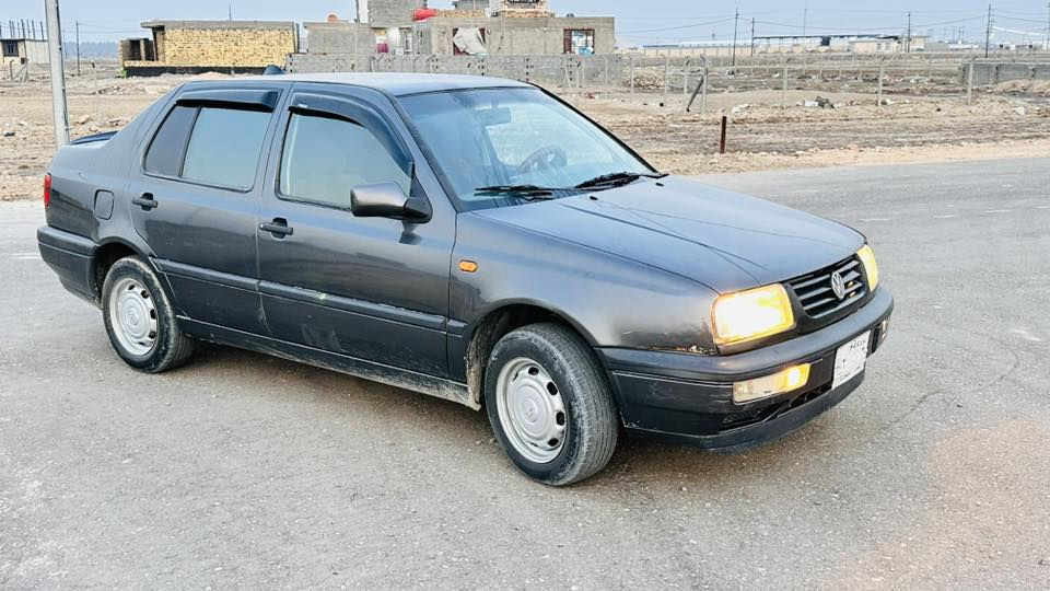 كولف فتنو للبيع موديل 94 
سنوية لل29 
السعر ب52 وبيها مجال السيارة
مكفولة مصبوغة عام اثر جراد 
عنواني حلة /***********
