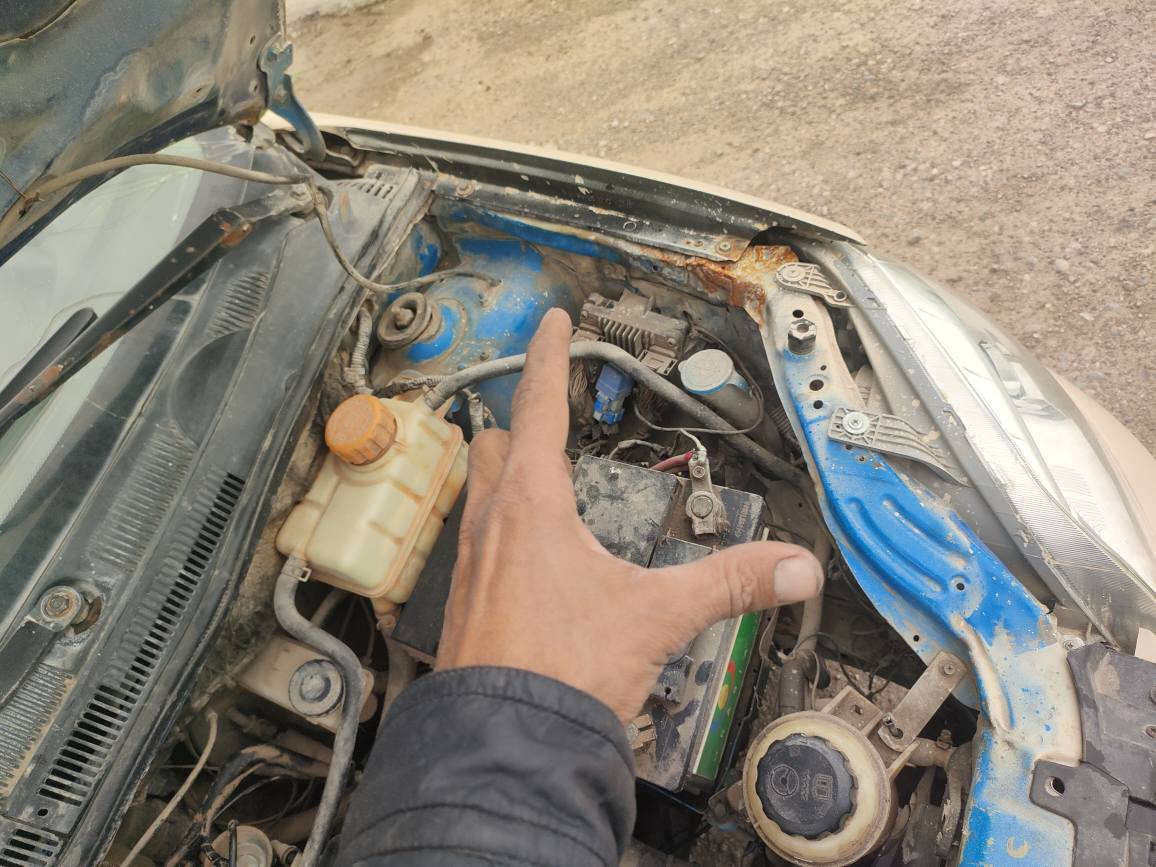 افيؤ تكسي ٢٠٠٧ گيرعادى 
مةكينةى كةميك دةنگى هةية 
سةقفى معجونى هةية 
سعرى ٦٨ وةرقة ١٥ وةرقة غرامةى دةگيريةوة دواى معامةلة
*********** فايبةر واتساب أربيل, العراق
