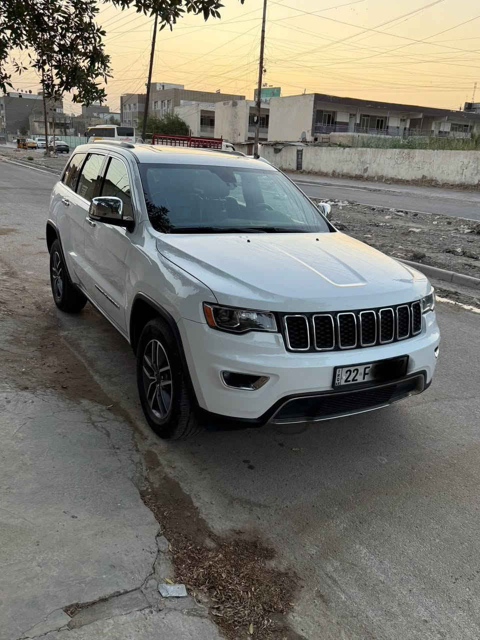 السلام عليكم 
جيب لاريدو لمتدد
موديل ٢٠٢١
وارد امريكي حادث بسيط جاملغ امامي صبغ وتعديل حافة البنيد باقي السيارة كفاله
بدون ايرباك بدون دواخل كلهه كفاله
محرك وكير كفاله برغي مامفتوح بيه 
مواصفات 
فتحة 
بصمة 
قطعتين تبريد 
كشنات جلد 
ستيرن حار 
كشنات حار بارد
صندوك كهرباء  
تخم تاير جديد 
صدر امامي خلفي جديد 
السيارة مابيهة نقص جديدة بمعنى الكلمة 
رقم اربيل هزة جديدة تحويل ثاني يوم 
 
السعر ٢٦٥ بيهة مجال بسيط
العنوان بغداد ***********
