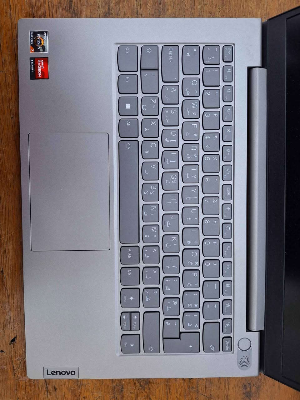 السلام عليكم 
​💻 للبيع: Lenovo ThinkBook 14 Gen 3 (إصدار 2022)
​جهاز يجمع بين الأناقة، النحافة، والقوة الجبارة.. بحالة نظيفة جداً! ✨

​⚙️ المواصفات التقنية:
​المعالج: AMD Ryzen 7 5700U (أداء فائق للمهام المتعددة والبرامج الثقيلة).
​الرام: 16GB DDR4.
​الهارد: 256GB SSD (سرعة فائقة في التشغيل ونقل البيانات).
​كرت الشاشة: داخلي 2GB (يصل مع الشير إلى 8.9GB).
​الشاشة: 14 بوصة FHD بدقة ووضوح عالي جداً.
​النظام: ويندوز 11 الأصلي.

​🛡️ الضمان (Bonus):
​✅ الجهاز يحتوي على ضمان دولي متبقي منه 6 أشهر من شركة Lenovo.

​🌟 المميزات والإضافات:
​✅ بصمة إصبع لاستجابة سريعة وأمان عالٍ.
​✅ كيبورد ضوئي (عربي/إنجليزي) للعمل في الإضاءة المنخفضة.
​✅ كاميرا مزودة بغطاء خصوصية (Privacy Shutter).
​✅ الصوت: سماعات Dolby بنقاوة ممتازة.
​✅ المنافذ: يحتوي على 2 منفذ Type-C (تدعم النقل السريع للهاردات الخارجية) + شاحن أصلي 65W.

​🎮 الأداء والعمل:
​للمهندسين: الجهاز مثالي جداً لتطبيقات الهندسة والتصميم (مثل AutoCAD و Adobe).
​للألعاب: أداء ممتاز (إعدادات Normal)، تم تجربة GTA V و Fortnite بمعدل 60 فريم تقريباً.

​💰 السعر والتفاصيل:
​السعر: 600,000 دينار (بيه مجال بسيط للشراي).

​الموقع: بغداد الجديدة - قرب جامع السامرائي.

​📍 للتواصل والاستفسار: *********** بغداد, العراق
