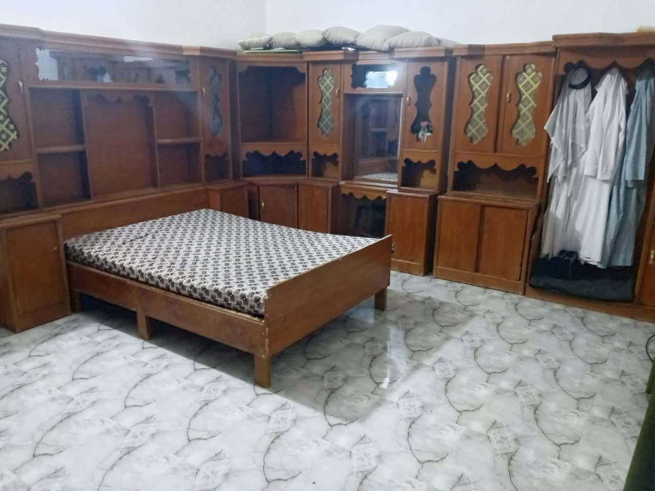 السلام عليكم غرفة حطاطة خشب ٧ قطع 
السعر ٧٠٠ ومجالك حك كروتك 
مكاني جزيرة الخالدية


**إذا كنت صاحب هذا الإعلان وتريد حذفه لأي سبب، رجاءا أرسل رسالة إلى الدعم الفني**
