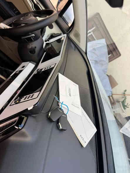 السلام عليكم
   سبورتاج للبيع 
  فول مواصفات
        
كيا سبورتج موديل 2024 السيارة مكفولة كفاله عامه  

رقم بغداد هزة ورقم جديد

ماشيه 17kmالف 🚨✅

خليجي موديل 2024✅((ضمان شركه نم )
داخلة ضمان الوكالة 

بانوراما ✅

سعة المحرك 2.0L✅DOCH

مرتبط بناقل حركة أوتو 6 نمر✅

كشن السائق كهرباء مع تدفئة الكشنات والمقود ✅

حساسات خلفية أمامية ✅

لايت زينون + LED✅

كشافات ✅

بك لايت LED✅

حجم الاطار 235/50R19✅

ويل كب ✅

4 دسك✅

ماسحة خلفية✅

اريل نفكيتر ✅

مفتاح التشغيل بصمة ✅ (بصمتين موجودة)

دشبول شاشة ✅

شاشة Apple Car play✅

كاميرا دوارة ✅

مثبت السرعة Cruise✅

المودات والأوامر الصوتية✅

أوضاع القيادة  Drive Mode✅

فحص أنظمة السيارة ✅

مقود جلد حياكة ✅

شفتات مقود✅

قطعتين تبريد✅

هاند بريك كهرباء ✅

ا ABS ✅

ا Auto Hold   أوتو هولد✅

ا ISOFIX   مثبت مقعد الطفل✅

نظام مانع الانزلاق✅

نظام نزول المنحدرات ✅

صندوك كهرباء ✅

اشارة في المرايا الجانبية✅

مخرج منفذ الطاقة✅

ا  Bluetooth ✅

داخل لونين ✅

شاحن هاتف Wireless ✅

موقع: بغداد / صليخ 
السعر ٢٤٤بيهامجال للشراي بلعافيه للياخذها
رقم ***********
