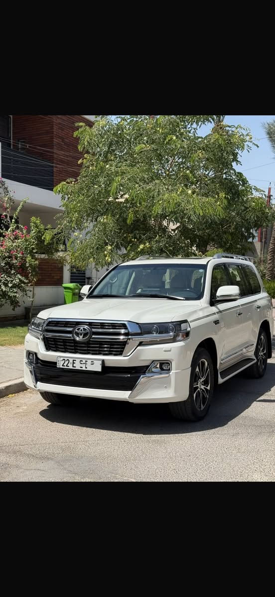 سلام عليكم جمعه مباركه للبيع لاندكروز موديل 21 ساز فول مواصفات
مكفوله من ضربه وصبغ بيه ملاحضه بنيد مبدل اصلي شركه بدون ضربه سياره ورصعه صغيره باقي كفاله عامه 
مواصفاته 
V6
دشبول لكزز 
لايت زنون 
اشاير لكزز 
ثلاجه 
طفايه 
فتحه سقف 
كشنات كهرباء 
تدفئه تبريد 
تحكم ستيرن 
جنه كهرباء 
هوك خلفي 
8ايرباك 
تشغيل. عن بعد 
حساسات امامي خلفي 
سياره كفاله كير محرك شواصي  بعدهن ع وضع شركه 
ماشيه 57 الف جديده سياره 
السعر 565 وبيه مجال بسيط رقم اربيل تحويل او وكاله 
الاستفسار ***********
