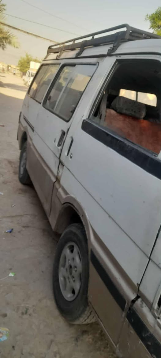 السلام عليكم كيا بسته موديل98 سنويه صاقطه  كير و مكينه خير من الله  حداديه جديده  شواصي بلادي وسعر  على واتساب  مكان سياره بابل ***********
