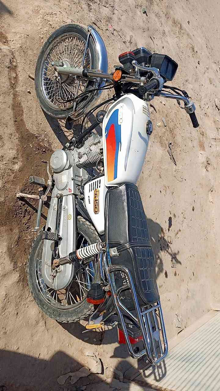 السلام عليكم دراجه ارشه اربعه كير ❗
2019 اوراق اصولي ❗💢
دراجه كامله ما بيه اي نقص
   مكينته مفتوحه ❗
لا تبخير ولا تنقيص1 /1
شلعه ومعدل 
كهربائيّاته كله شغاله ❗
مكاني حله ابو غرق 💢
دراجه كلش حلو مال شغل سعره 375 وبيه مجال بسيط
رقم الهاتف: ‏‪***********‬‏
