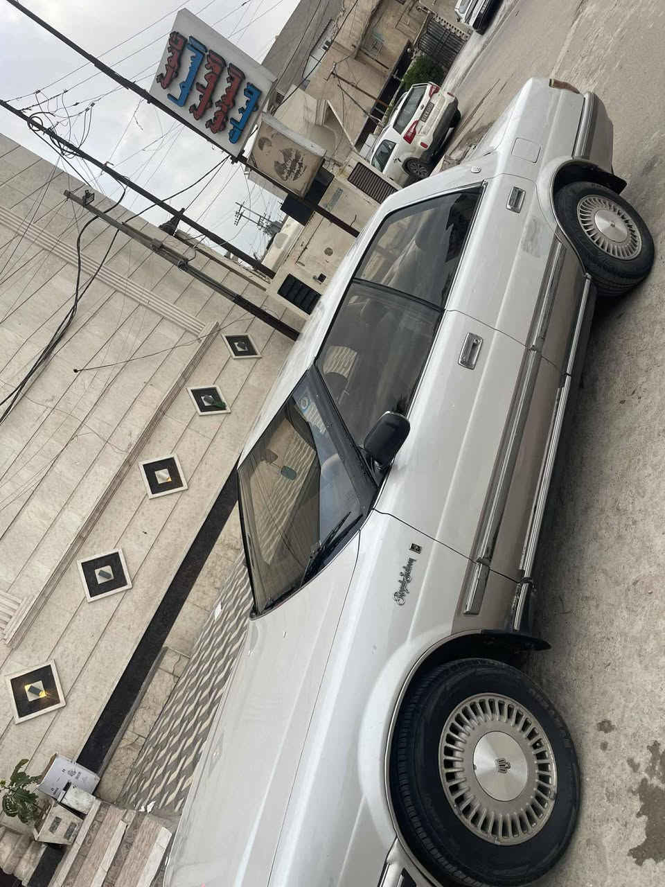 السلام عليكم هارتوب موديل ٩٠ رقم بغداد انكليزي باسمي كير مكينه مكفوله صدر جديد مكفوله من ضربه وصبغ والكص بيه جراد خفيف ب قماره تخم تاير سياره نضيفه وجاهزه  داخله نضيف جدا مكان سياره بغداد السعر ٥٥ بيه مجال بصيط الاتصال ***********
