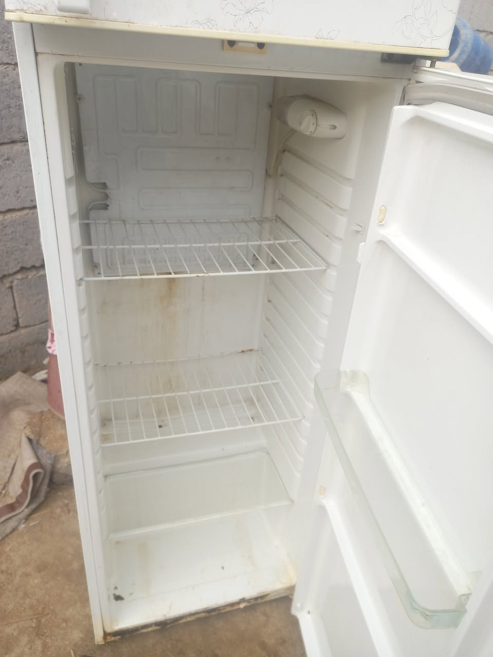 للبيع شغاله تجميد فول مداخله تصليح السعر ٥٠ مكاني شبانات قرب مدرسه الايتام متواجد عل فيس ***********
