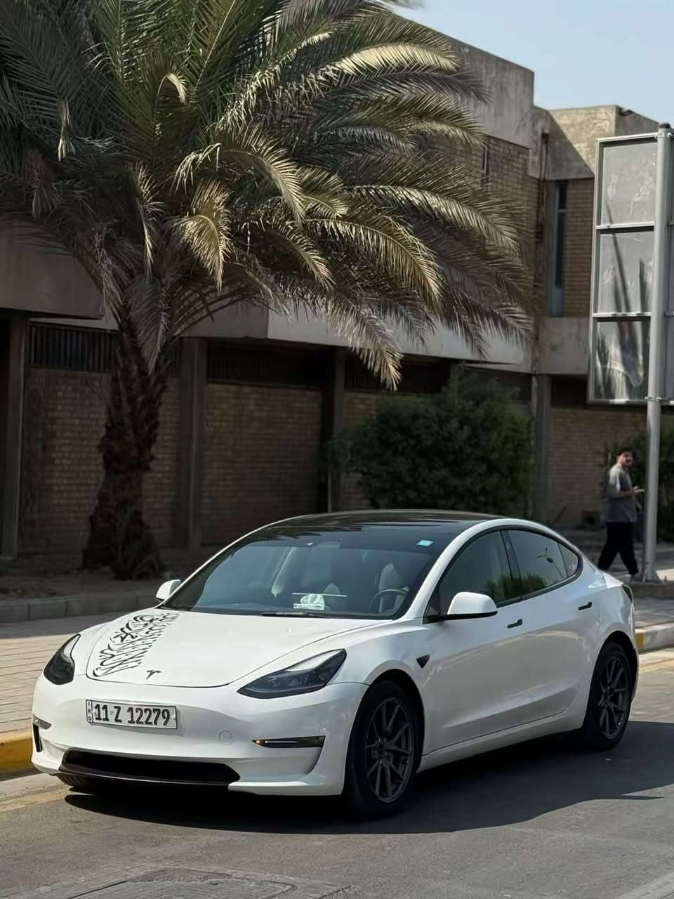 السلام عليكم للبيع تيسلا موديل ٢٣ 
***********
