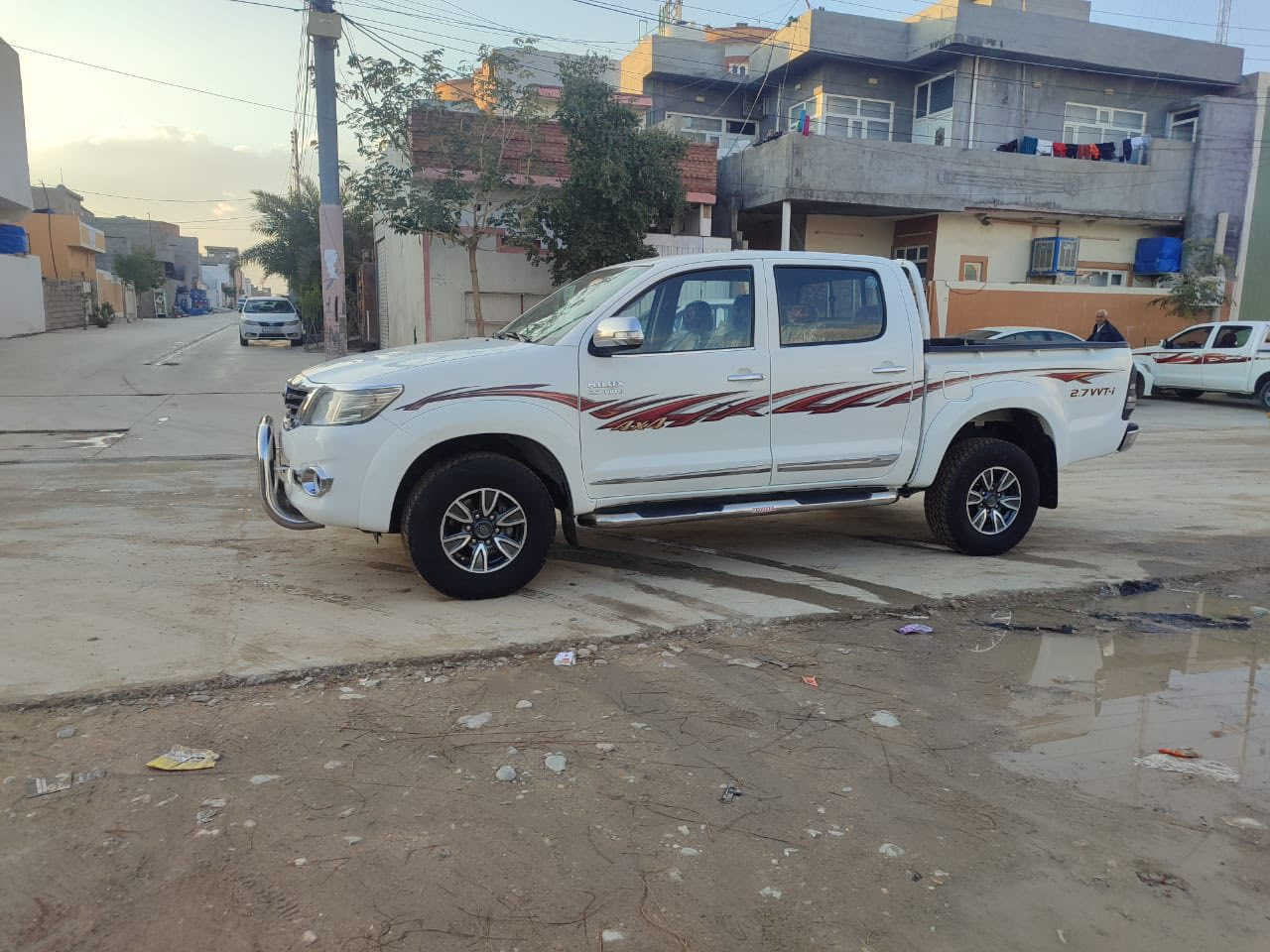 السلام عليكم للبيع بيكم تيوتا هايلكس موديل 2014 فور ويل كير أوتوماتيك رقم سليمانيه ماشيه 100الف حقيقي سيارة جديدة كلش مكفوله من الصبغ والبارد السونار مرفق مع الصورة السعر 235 مكان السيارة كلار 
***********
