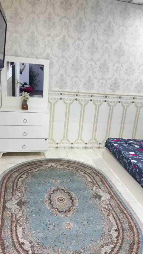 غرفه للبيع السعر 500 العنوان البصره الكندي شارع العريض قرب مدرسه الحريه الشراي يتصل مامتواجد بلفيس هاذ رقمي 👈🏻***********
